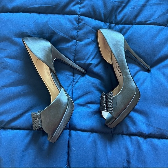 E Live From the Red Carpet Gray Jewel Bow Heels – Size 8 Elegant Pumps - Picture 5 of 9